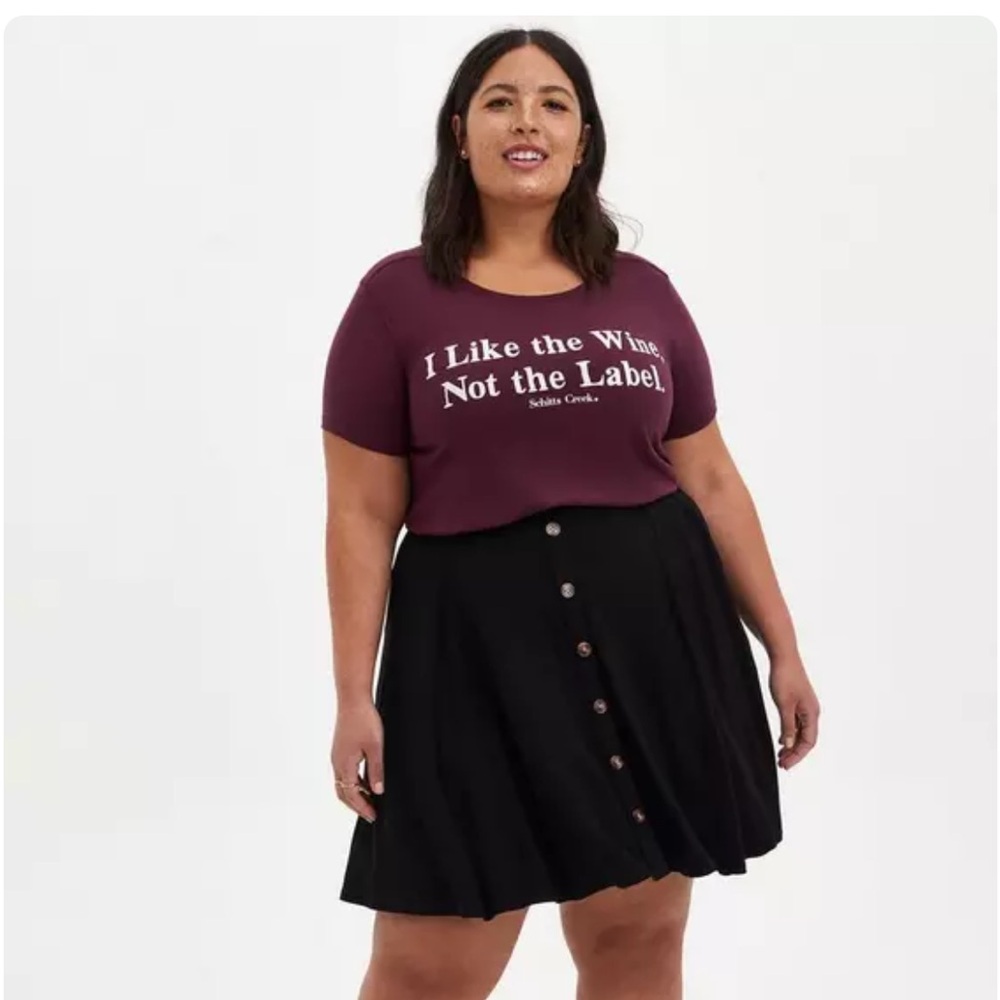 Slim Fit Crew Tee – Schitt's Creek “The Wine and Not the Label”